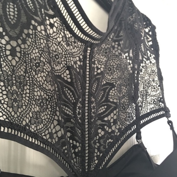 Victoria’s Secret ‘Very Sexy’ Push Up Bra - Picture 4 of 7